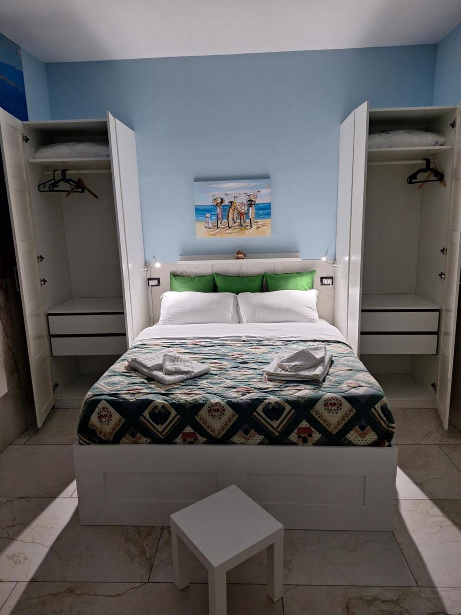 Casa Vacanza Alessandra Villa เนเปิลส์ ภายนอก รูปภาพ